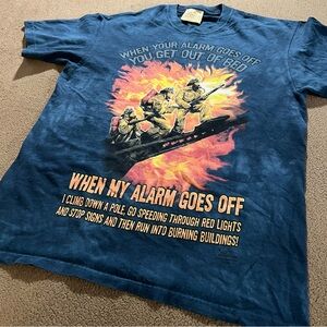VINTAGE THE MOUNTAIN FIREMEN ALARM BURNING TIE-DYE LEATHER TAG MEDIUM T-SHIRT